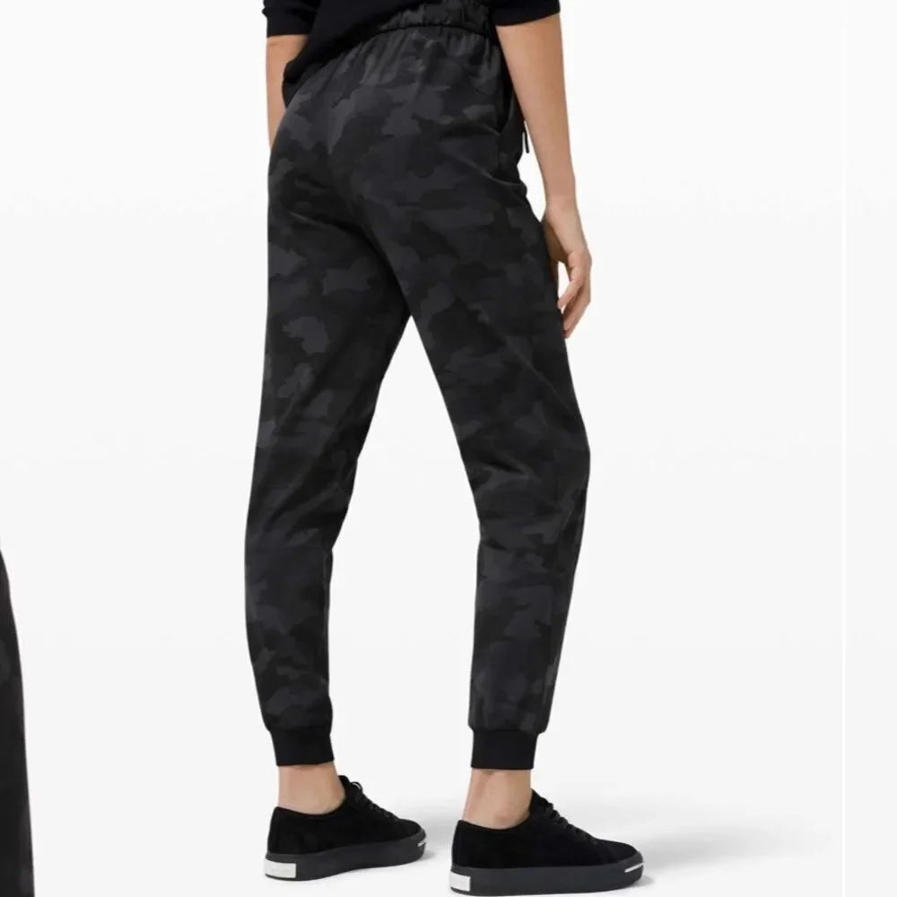 LULULEMON Stretch High-Rise Jogger Full Length Black 365 Camo Deep Coal Multi 2